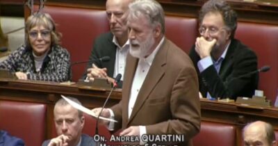 Copertina di “Per curarsi col governo Meloni non serve la tessera sanitaria ma la carta di credito”: l’attacco del deputato M5s in Aula