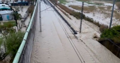 Copertina di Esonda il fiume Osento in Abruzzo, linea ferroviaria interrotta sulla Pescara-Foggia. Ritardi e cancellazioni per i treni tra Milano e Lecce