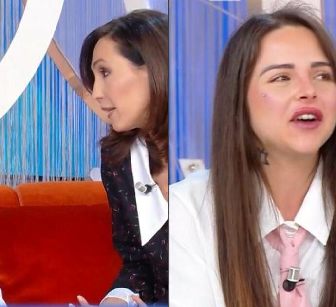 “Mi sono rifatta il seno, ma ho trascorso un anno da incubo. Stavo con una protesi sì e l’altra no”: l’odissea di Jamila Chierichietti. Caterina Balivo furiosa: “Il medico doveva saperlo”