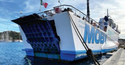 Copertina di “Ticket traghetti gratis: pure alla baby-sitter del generale”