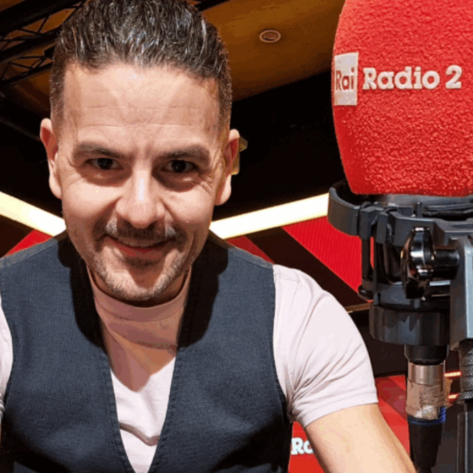 “C’erano momenti in cui mangiavo più volte al giorno per poi vomitare, altri in cui ingerivo solo mille calorie e andavo in palestra fino a svenire. Pensavo che tutto sarebbe stato perfetto…”: così Roberto Arduini