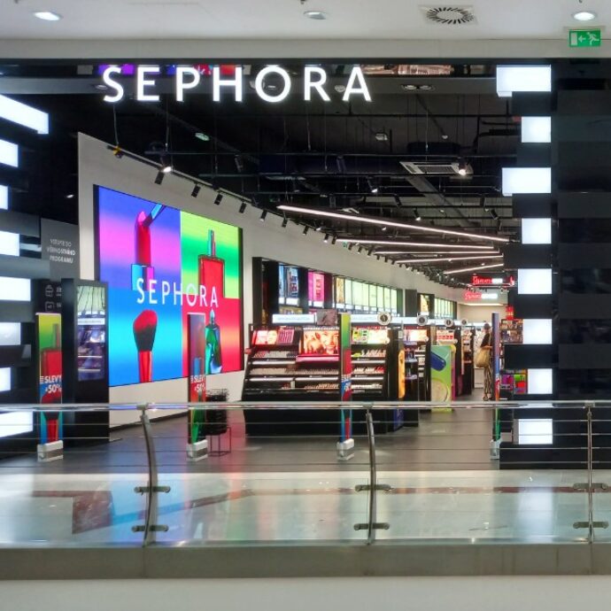 Antitrust avvia un’istruttoria contro Sephora, Benefit e Lvmh: “Strategia di marketing insidiosa per spingere bambini e adolescenti all’acquisto compulsivo di cosmetici”