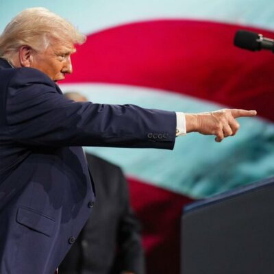 Copertina di Trump: “Iran ha chiesto il cessate il fuoco, ma dipende da Hormuz”. La replica di Teheran: “Nessun negoziato in corso”