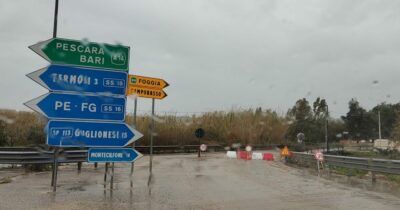 Copertina di Allagamenti, frane, ponti crollati e disagi alla circolazione al centro-sud alla vigilia di Pasqua. Marsilio e Roberti chiedono lo stato di emergenza per Abruzzo e Molise