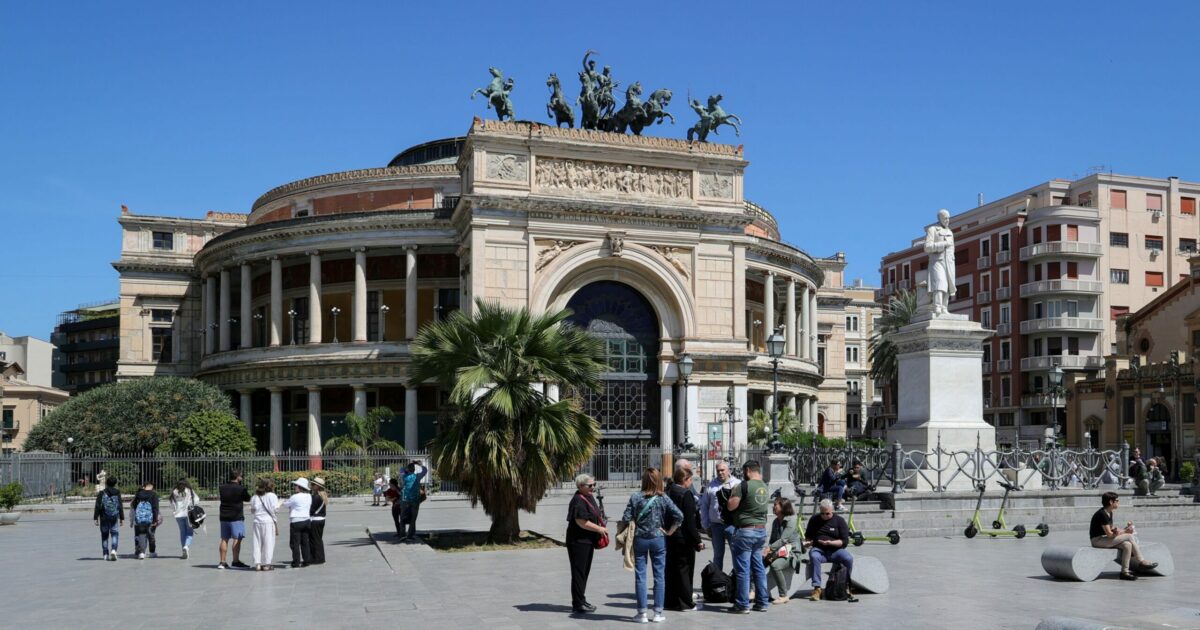 Palermo, turista di 18 anni violentata in una casa vacanze da un uomo conosciuto su Tinder