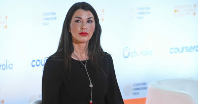 Copertina di Caso Claudia Conte, Fdi blinda Piantedosi: “Massima fiducia”. Interrogazioni Pd-Avs sugli incarichi, lei: “Ho 10 anni di competenze professionali”