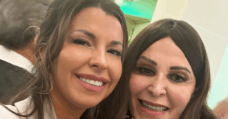 Da Santanché e Sangiuliano a Elkann e Alberto di Monaco: la galleria dei selfie di Claudia Conte sui social