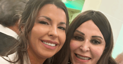 Copertina di Da Santanché e Sangiuliano a Elkann e Alberto di Monaco: la galleria dei selfie di Claudia Conte sui social