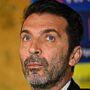 Copertina di Anche Buffon si dimette: “Volevo farlo un minuto dopo la partita con la Bosnia. Giusto lasciare a chi verrà dopo la libertà di scegliere”