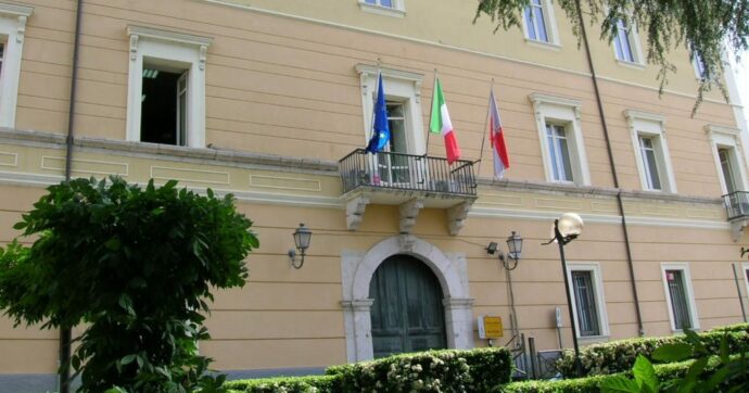 Si allarga l’inchiesta sull’ex capo di gabinetto di Mastella: avvisi di garanzia per dirigente e funzionaria dell’Urbanistica