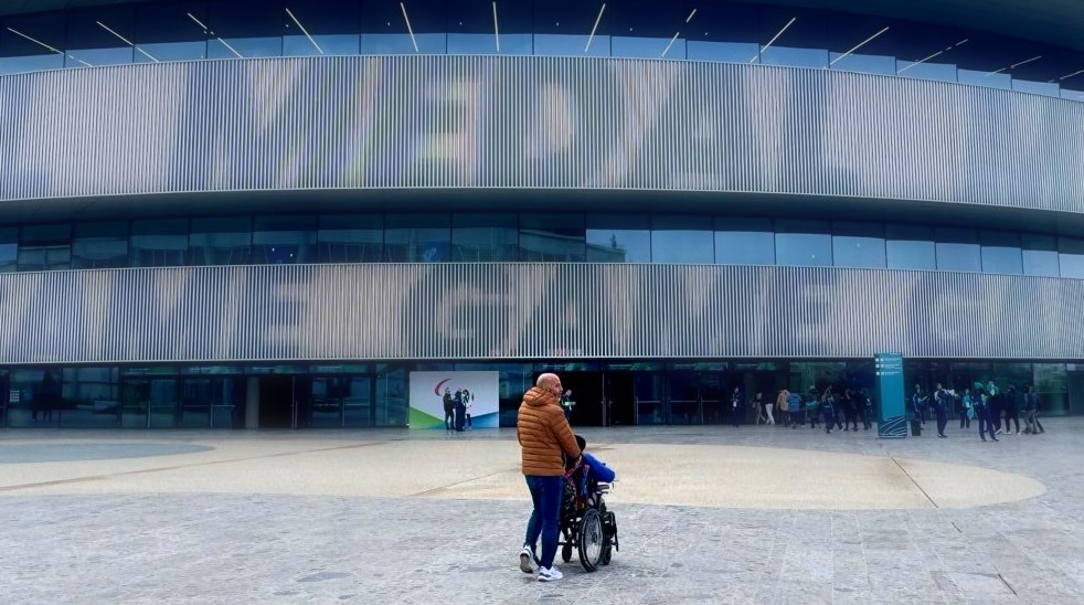 “Le Paralimpiadi si sono trasformate in un episodio triste e inaccettabile per mio figlio disabile”: il racconto di un papà