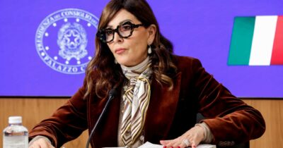 Copertina di Santanchè torna al Senato: sposta 4 colleghi di FdI (pure Fazzolari)