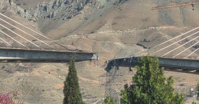“Pedaggio iraniano per Hormuz”. E Trump abbatte il ponte di Karaj