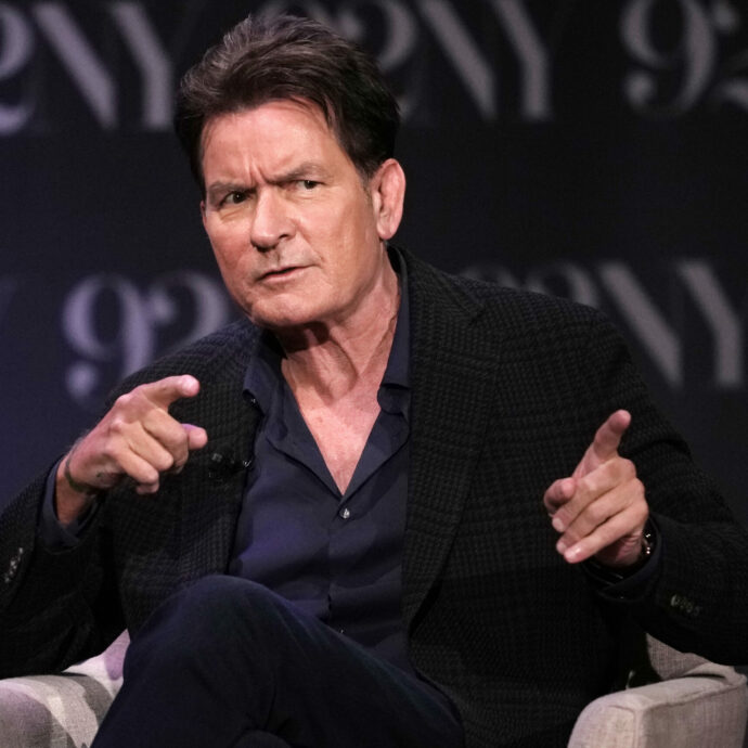 “I narcotrafficanti del Cartello di Sinaloa ce l’avevano con me perché compravo talmente tanta droga che si erano convinti che la spacciassi e gli facessi concorrenza”: lo rivela Charlie Sheen