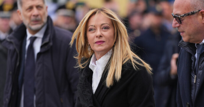 Meloni a sorpresa nei Paesi del Golfo: “Qui per discutere di petrolio. Trump contro Nato e alleati Ue? Non siamo d’accordo e lo diciamo”