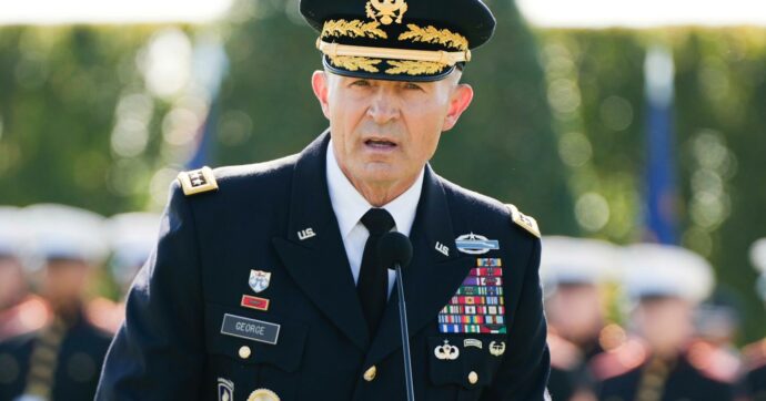 Il Segretario Hegseth destituisce il capo di Stato Maggiore dell’Esercito Usa Randy George: “Vuole affidare il ruolo ad una persona vicina alla visione di Trump”