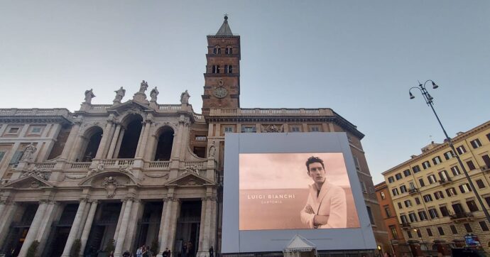 La triste Pasqua della Basilica di Santa Maria Maggiore a Roma: quei maxi-schermi vanno tolti