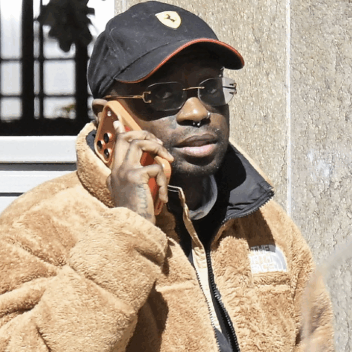 Bello Figo a processo per violenza sessuale su una 15enne. L’accusatrice: “Mi hanno chiamato carne fresca. A un certo punto si è avvicinato e mi ha molestata”