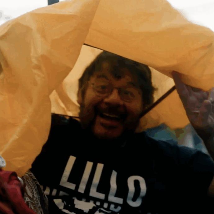 “Più del mal di culo, cosa può succedere? Porca put***a! La pioggia a secchiate! Sto dentro un c**o di furgone con il culo a griglia bagnato mentre cade l’inferno”: Lillo si sfoga a Pechino Express
