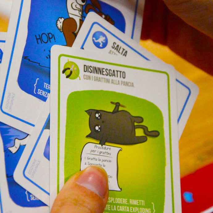 Avete presente Exploding Kittens? Il popolare gioco da tavolo compie 10 anni: ecco qual è il segreto del suo successo e tutto quello che dovete sapere per giocare