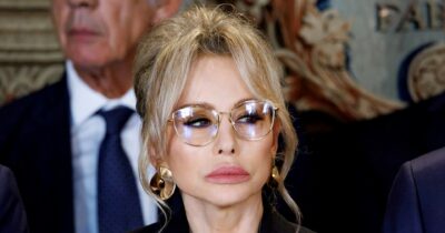 Copertina di Marina  anti-Tajani: stop al congresso per blindarsi in FI