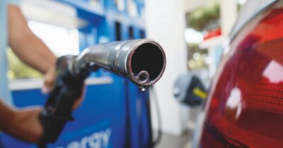 Copertina di Allarme Ue: “Mancheranno i carburanti. Tagliate i consumi con telelavoro e meno auto”