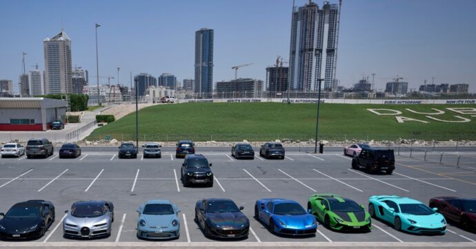 Supercar ferme nei porti. Così la guerra in Iran ridisegna il lusso globale