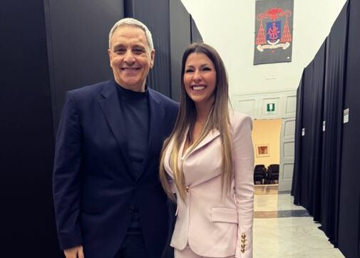 Maurizio De Giovanni e la sua prefazione al libro di Claudia Conte: “Mi fu chiesta dal vice di De Luca, lei mi apparve preparata e più grande della sua età”