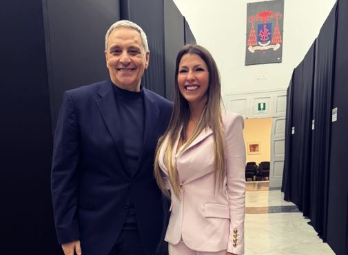 Maurizio De Giovanni e la sua prefazione al libro di Claudia Conte: “Mi fu chiesta dal vice di De Luca, lei mi apparve preparata e più grande della sua età”