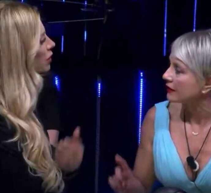 “Viscida e schifosa”, “Ti dò un ceffone, non ti permettere, vai al tuo posto”: scoppia la lite tra Paola Caruso e Antonella Elia al Grande Fratello Vip, rissa sfiorata in diretta
