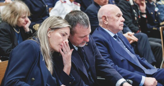 FdI dirotta Delmastro: no alla commissione Giustizia