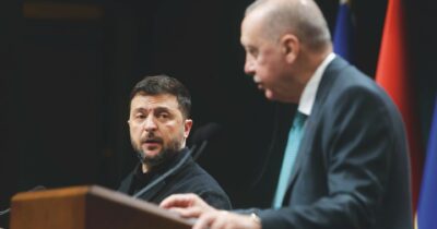 Copertina di Zelensky vede  Erdogan: “Più  cooperazione sulla sicurezza”