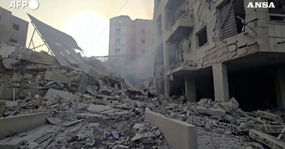 Copertina di Macerie e devastazione a Tiro, la città nel sud del Libano mira degli attacchi israeliani – Video