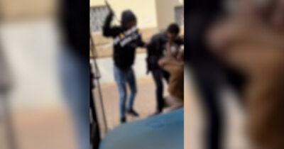 Copertina di Alessandria, mamma presa a cinghiate a bordo di un autobus: un passeggero filma la scena. Lei: “Nessuno è intervenuto”