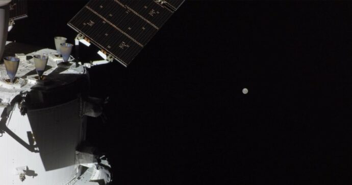 Artemis II ha battuto il record di Apollo 13, gli astronauti di Orion a 406.777 chilometri dalla Terra