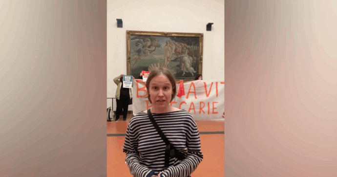 Firenze, la protesta dei lavoratori dei musei davanti alla Venere di Botticelli: “Senza salario dopo anni di precariato”