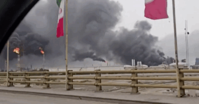 Copertina di Iran, raid aerei contro i siti petrolchimici di Mahshahr: le immagini