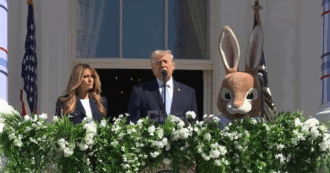 Copertina di Trump accanto al coniglio gigante dell’Easter egg roll: “Che dire del salvataggio del pilota? Si vede di rado. L’Iran ha combattenti capaci”