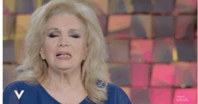 Copertina di “Ho un vecchio che mi corteggia, ma è un tirchione”: Iva Zanicchi senza freni a Verissimo