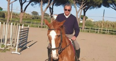 Copertina di Vita da Carlo: il bagno,   la cavalcata e  un post  dove ringrazia se stesso