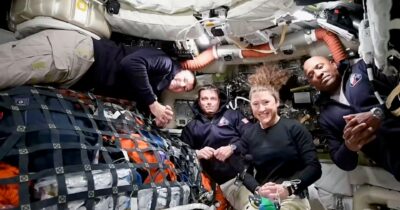 Copertina di Artemis fa record: mai nessuno così lontano dalla terra