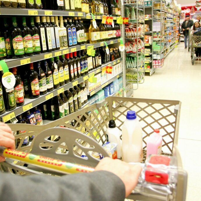 “Così si risparmiano fino a 3.790 euro all’anno”: i supermercati più convenienti secondo la classifica di Altroconsumo