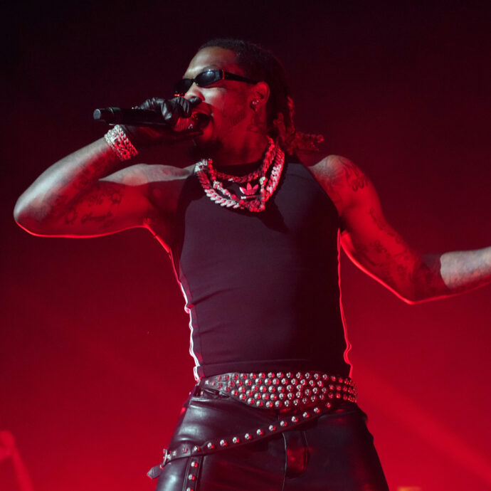 Il rapper Offset colpito da un colpo di arma da fuoco: ricoverato in ospedale. Due persone sono state fermate dalla polizia e le autorità stanno indagando sull’incidente