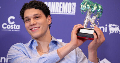 Copertina di “Ho vinto Sanremo Giovani, ma rimango umile. Vivere da solo mi ha dato la libertà, ma devo anche pulire casa! Le bugie bianche in amore sono concesse”: Niccolò Filippucci presenta “Un Posto Dove Andare”