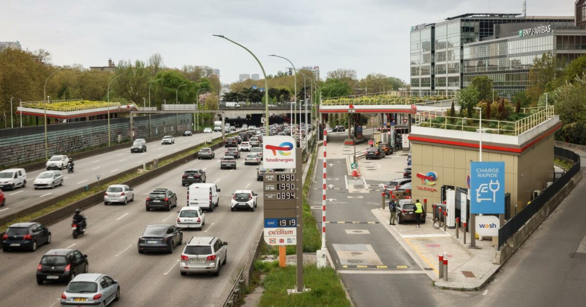 “In Francia una stazione di servizio su 5 ha carenza di carburante”, l’annuncio del governo. Ecco perché