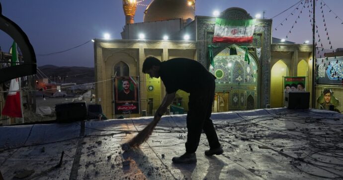 Iran, Trump rinvia l’ultimatum di due settimane e ferma i bombardamenti: “A condizione dell’apertura completa dello Stretto di Hormuz”