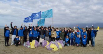 Copertina di Marina Gridelli e la Fondazione Marevivo Toscana: “Dagli pneumatici ai mozziconi, la nostra azione sulle spiagge”