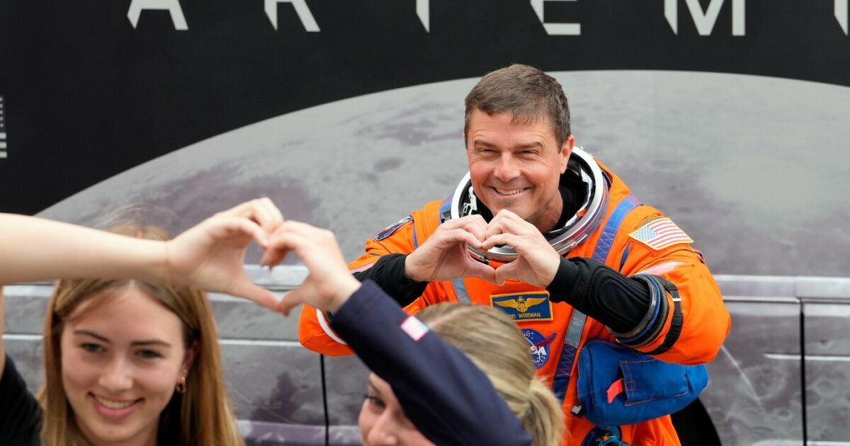 “Carrol Crater”, l’equipaggio di Artemis II dedica una porzione della Luna alla moglie del comandante Reid Wiseman