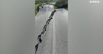 Frana di Petacciato, il video della strada spaccata e collassata su se stessa