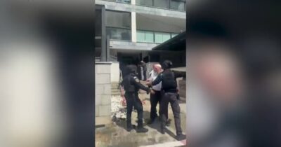 Copertina di Gli spari e la fuga delle persone, nei video l’assalto al Consolato israeliano di Istanbul